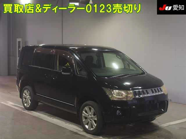 MITSUBISHI DELICA D5 2010