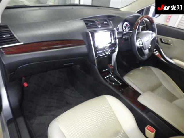TOYOTA PREMIO 2017