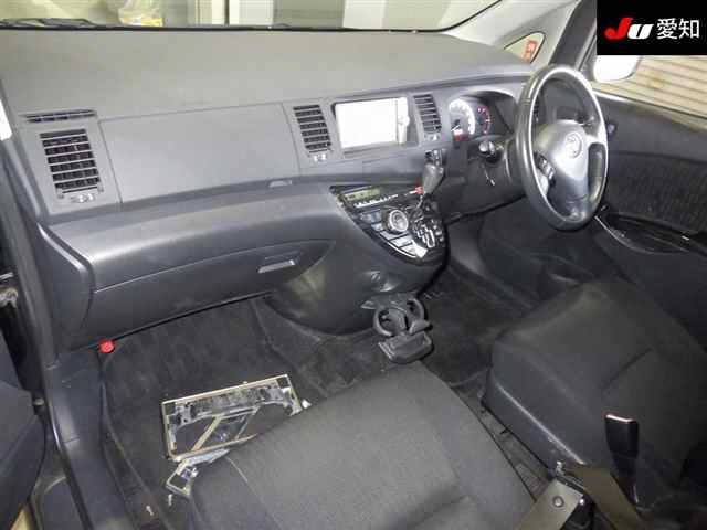TOYOTA ISIS 2011