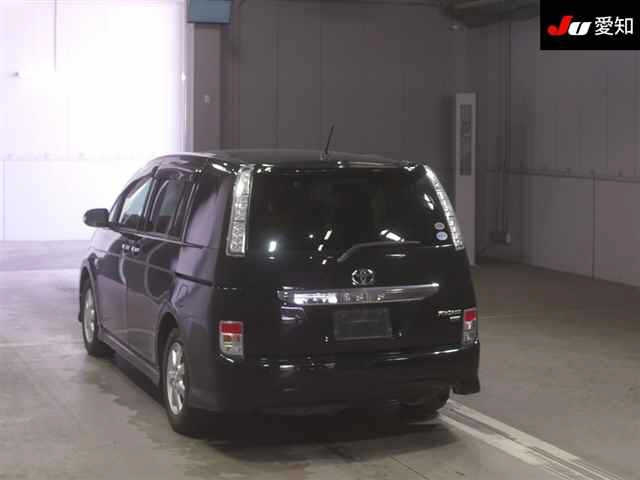 TOYOTA ISIS 2011