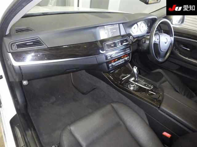 BMW 5 SERIES 2011