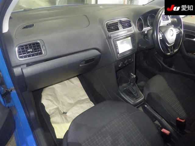VOLKSWAGEN POLO 2015
