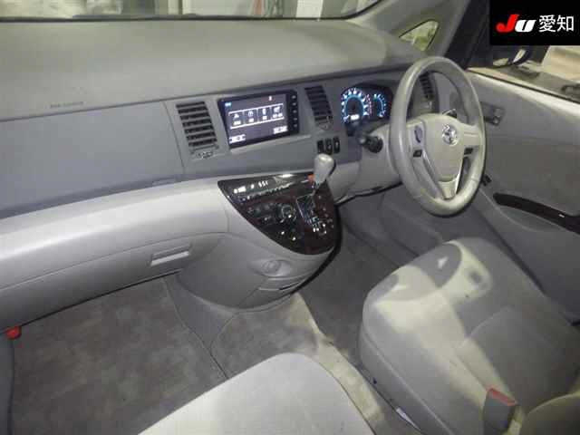 TOYOTA ISIS 2014