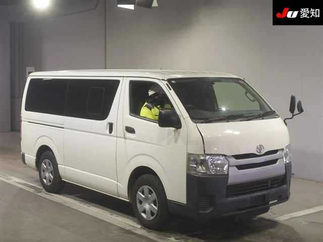 TOYOTA HIACE VAN 2018