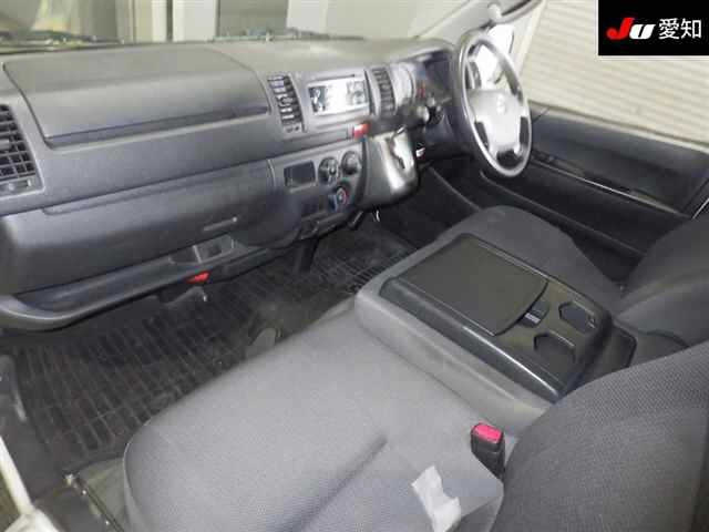 TOYOTA HIACE VAN 2018