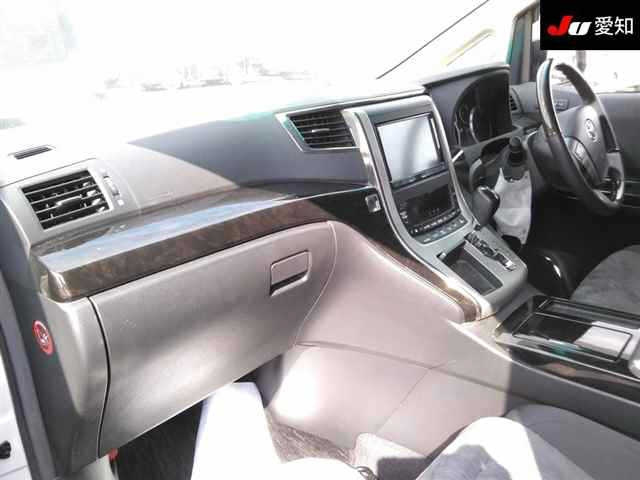 TOYOTA VELLFIRE 2013