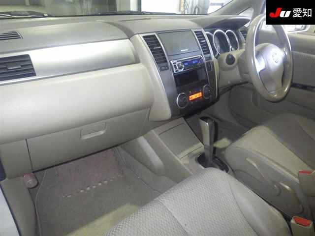 NISSAN TIIDA 2010