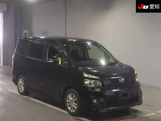TOYOTA VOXY 2010