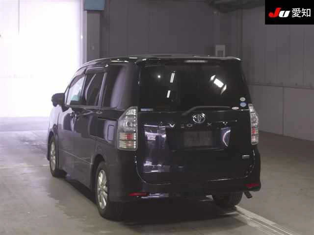 TOYOTA VOXY 2010
