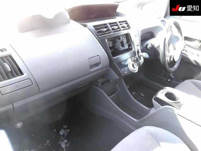 TOYOTA PRIUS ALPHA 2011