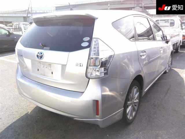 TOYOTA PRIUS ALPHA 2011