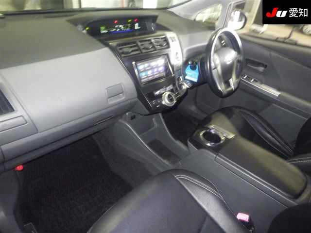 TOYOTA PRIUS ALPHA 2012