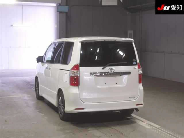 TOYOTA NOAH 2008