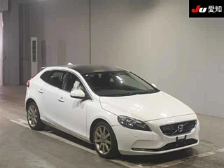 VOLVO V40 2015