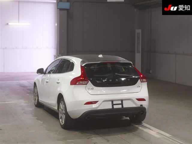 VOLVO V40 2015