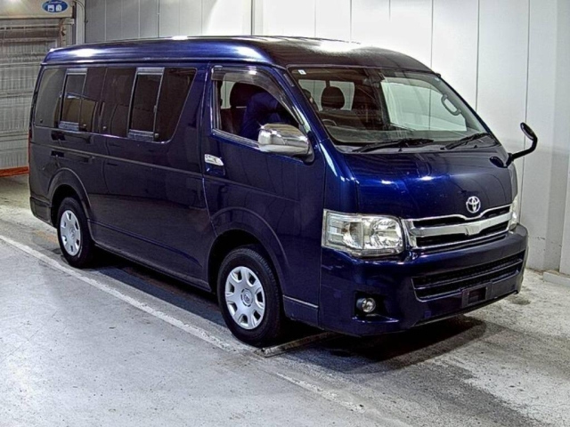 TOYOTA HIACE 2011