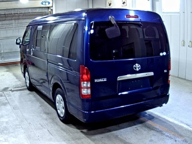 TOYOTA HIACE 2011