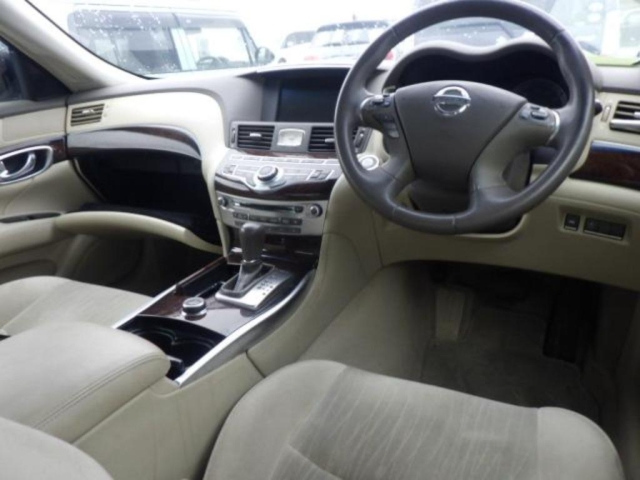 NISSAN FUGA 2009