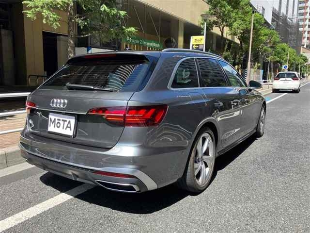AUDI A4 2022