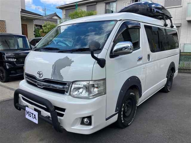 TOYOTA HIACE 2012