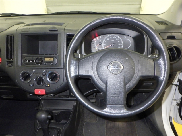 NISSAN AD 2019