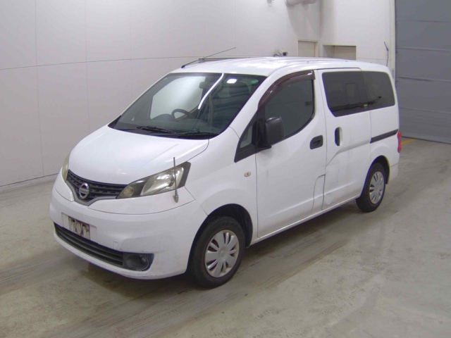 NISSAN NV200 2010