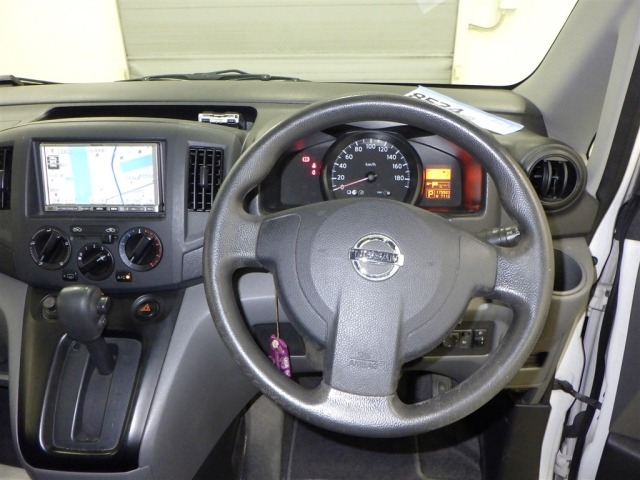 NISSAN NV200 2010