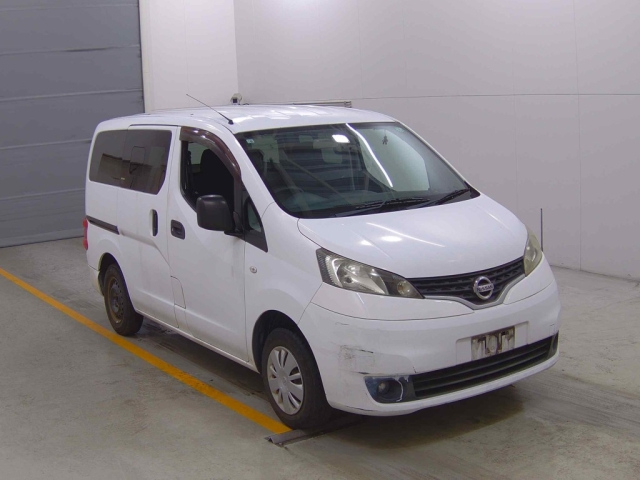 NISSAN NV200 2010