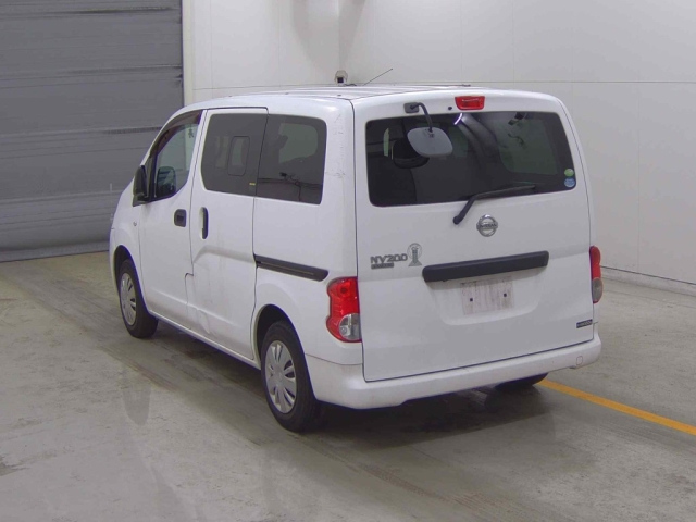NISSAN NV200 2010