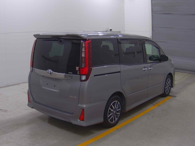 TOYOTA NOAH 2017
