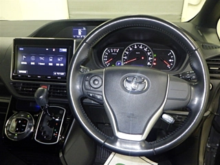 TOYOTA NOAH 2017