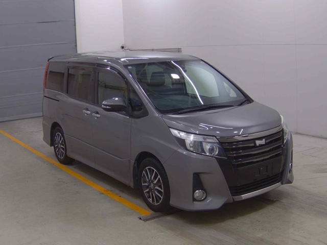 TOYOTA NOAH 2017