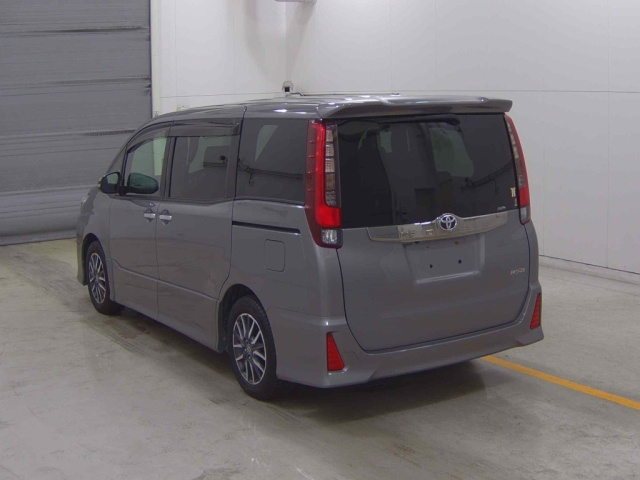 TOYOTA NOAH 2017