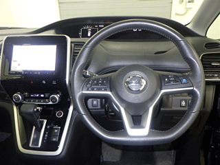 NISSAN SERENA 2017
