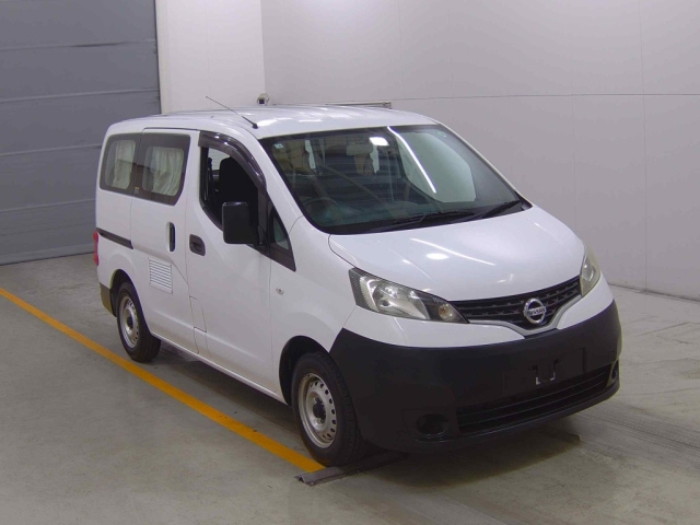 NISSAN NV200 2018