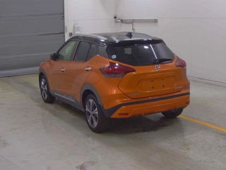 NISSAN KIX 2020