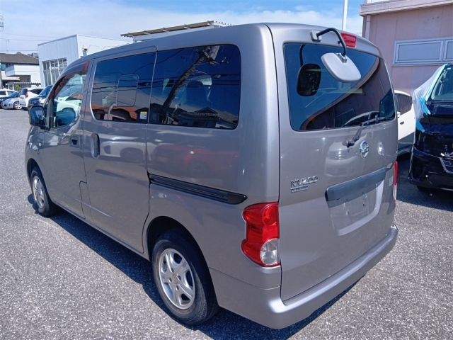 NISSAN NV200 2013