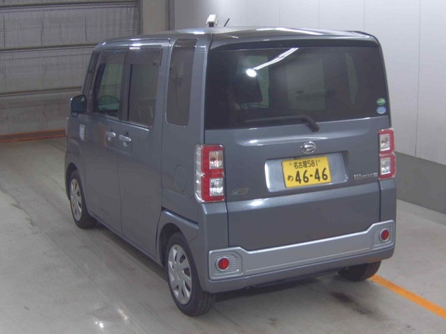 DAIHATSU WAKE 2015