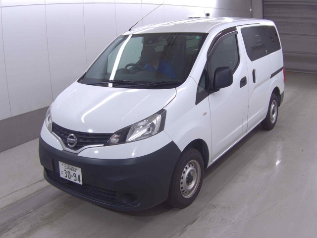 NISSAN NV200 2020