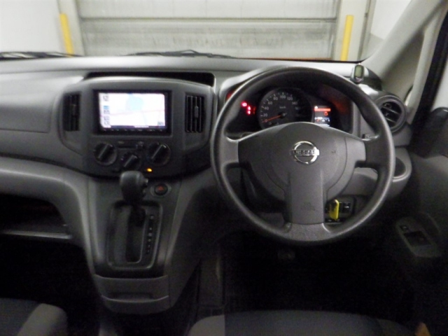 NISSAN NV200 2020