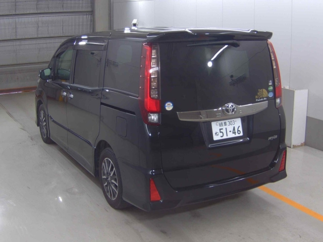 TOYOTA NOAH 2017