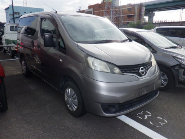 NISSAN NV200 2013