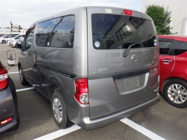 NISSAN NV200 2013