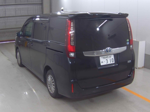 TOYOTA NOAH 2014