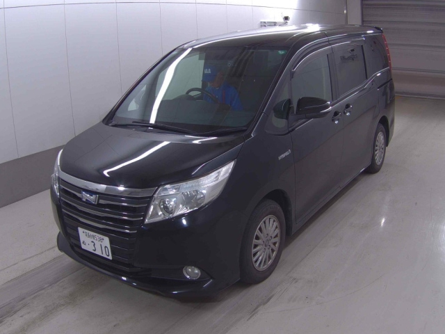 TOYOTA NOAH 2014