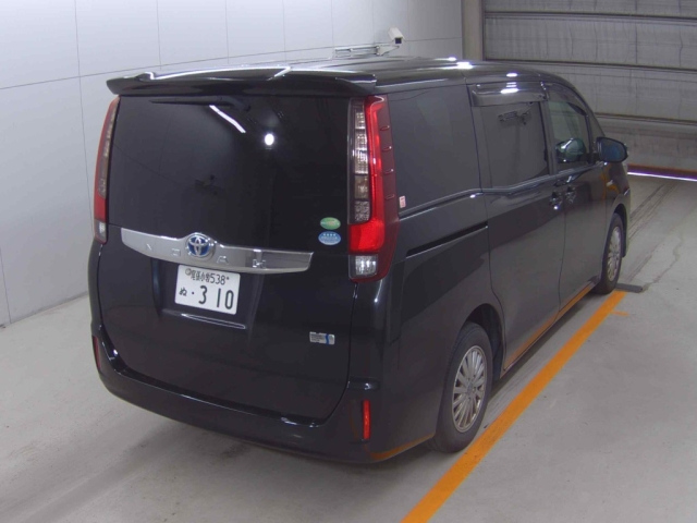 TOYOTA NOAH 2014