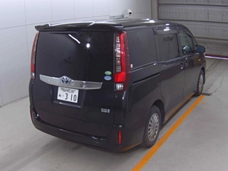 TOYOTA NOAH 2014