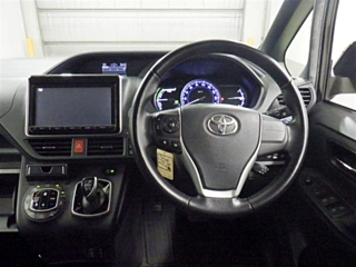 TOYOTA NOAH 2014