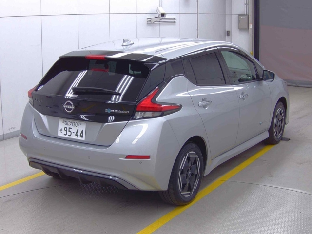 NISSAN LEAF 2022