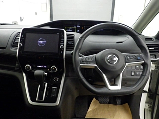 NISSAN SERENA 2017